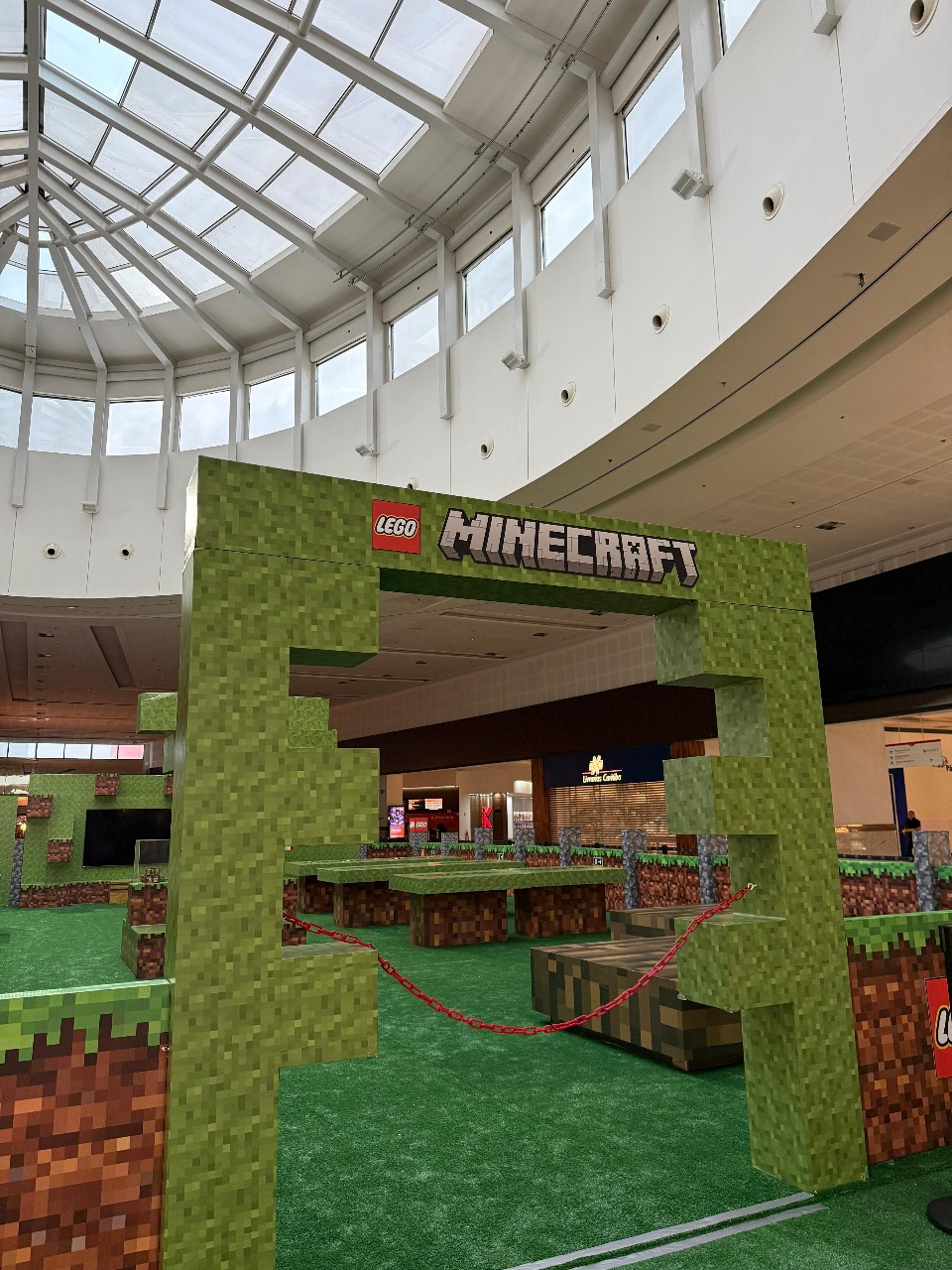 LEGO Minecraft chega ao Vale Sul Shopping em ação dedicada ao Dia das Crianças com entrada gratuita