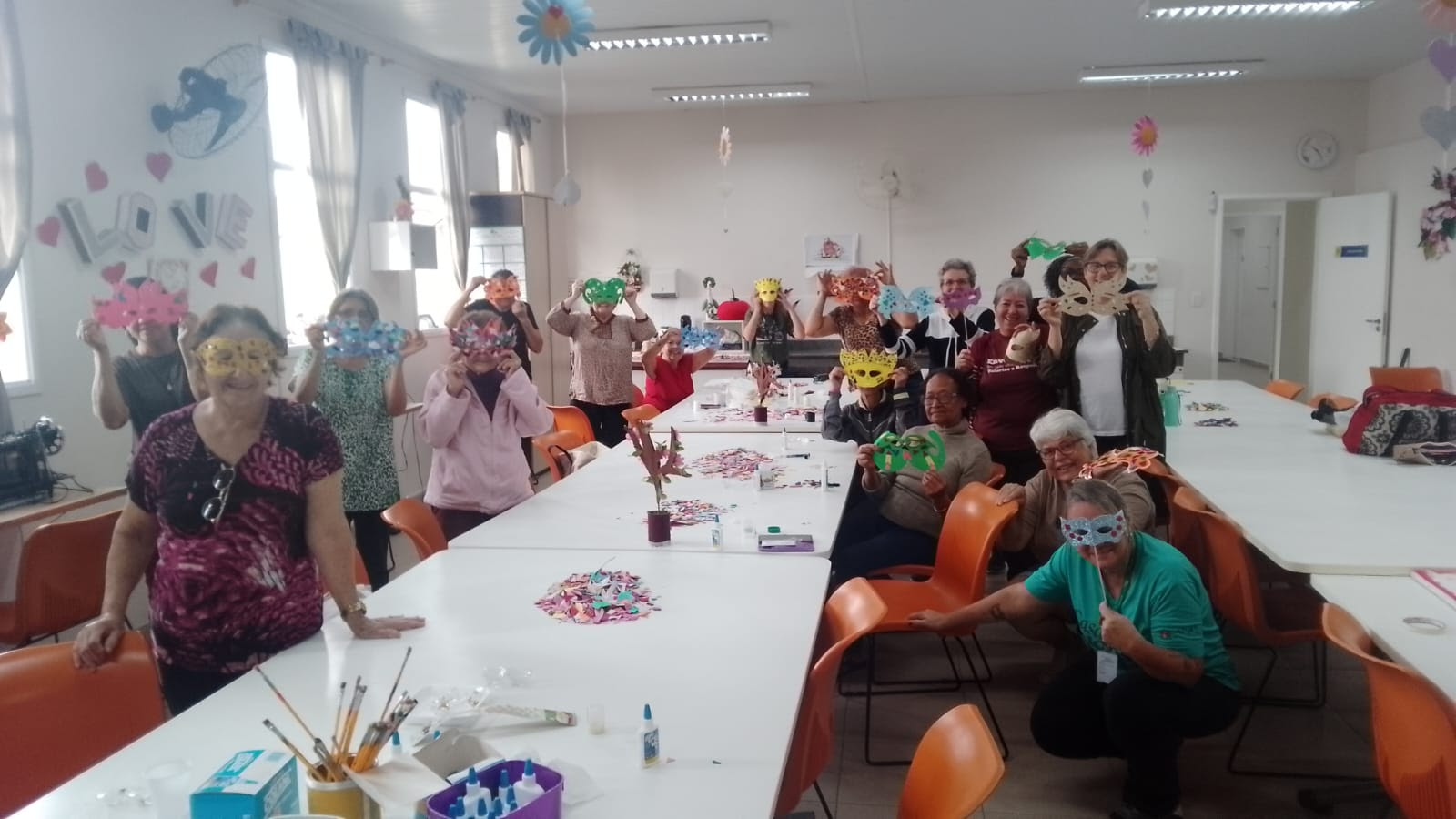 Carnaval anima as quatro Casas do Idoso de São José