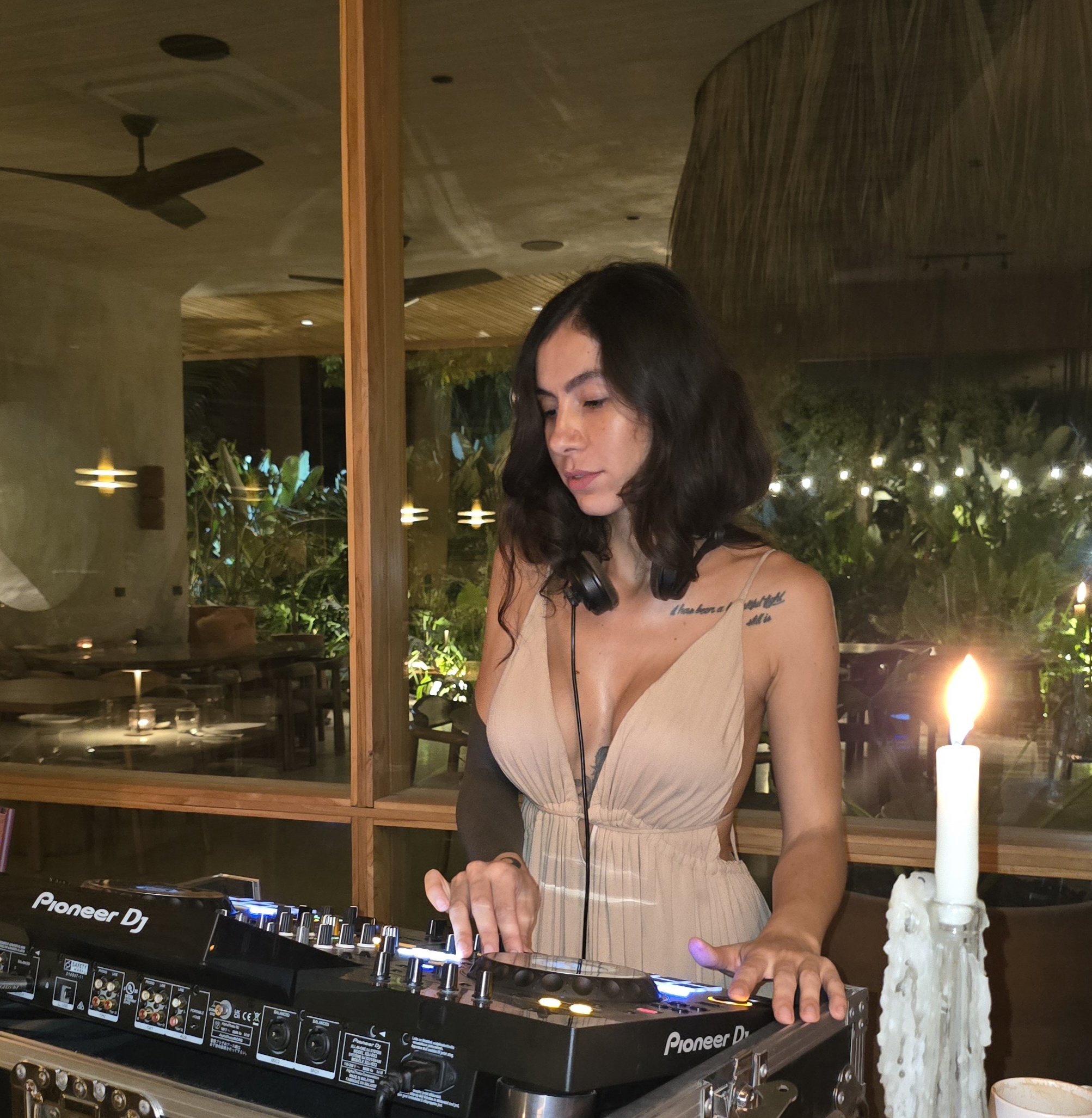 Após temporada na América Central, DJ Amanda Grothe comanda coffee party na Padoca Vicentina