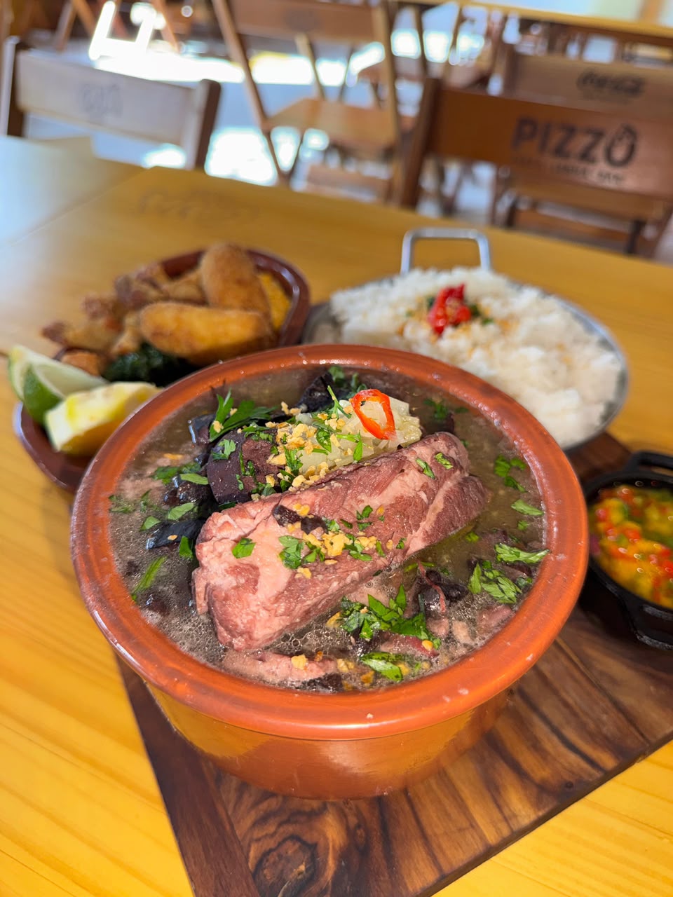 Dia dos Pais terá feijoada e roda de samba no Cajá Bar em São José