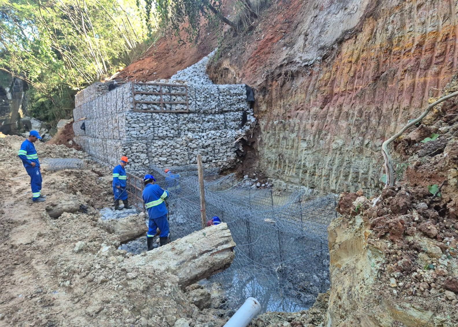 Prefeitura reforça obras de drenagem para prevenir alagamentos em São José