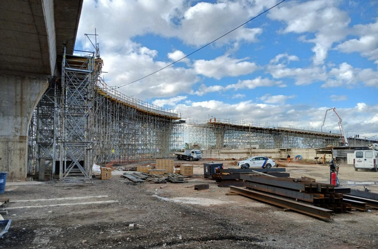 Obras na Sebastião Gualberto avançam e mudam o trânsito